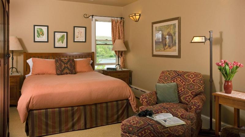 Lake Pointe Inn image