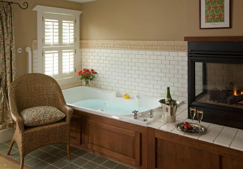 Lake Pointe Inn image
