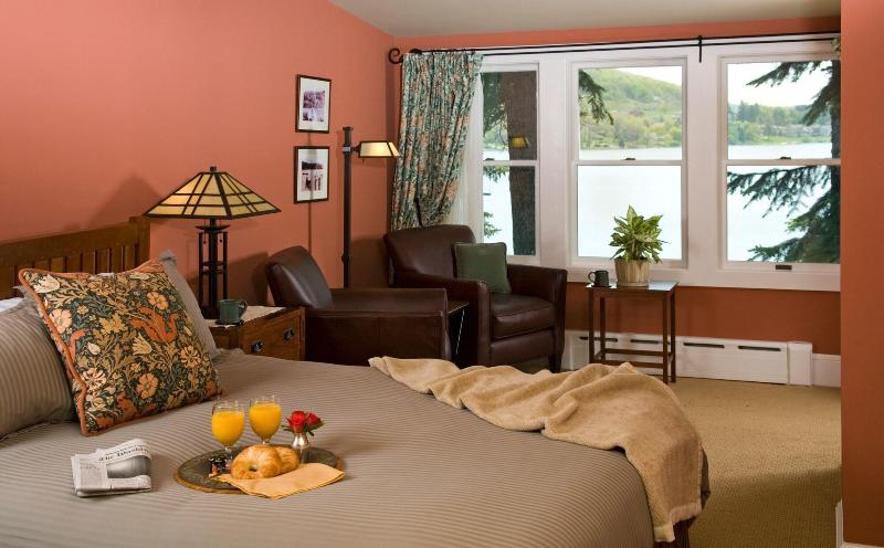 Lake Pointe Inn image