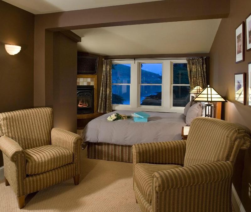 Lake Pointe Inn image