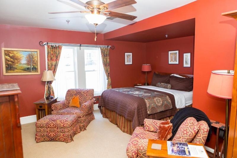 Lake Pointe Inn image