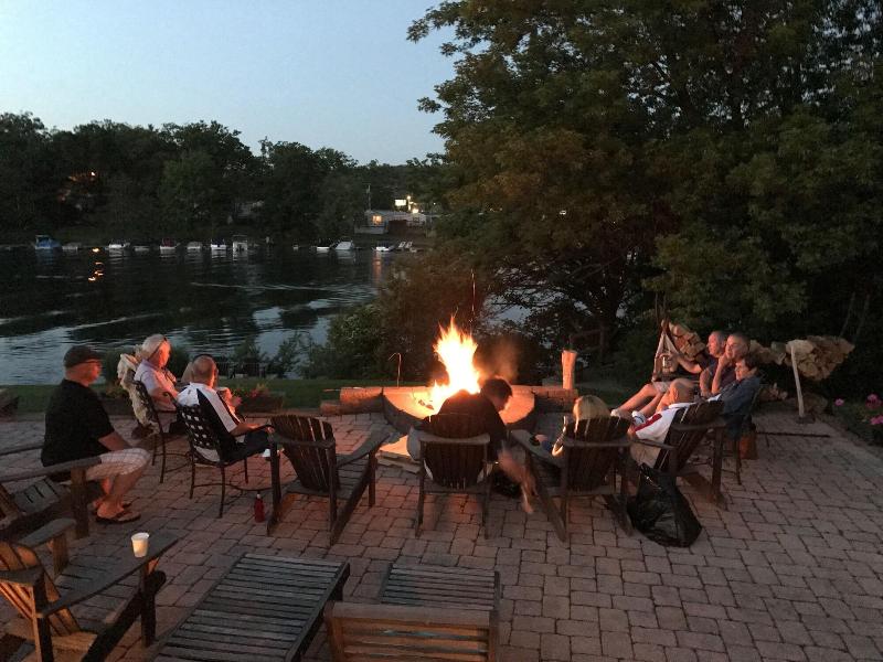 Lake Pointe Inn image