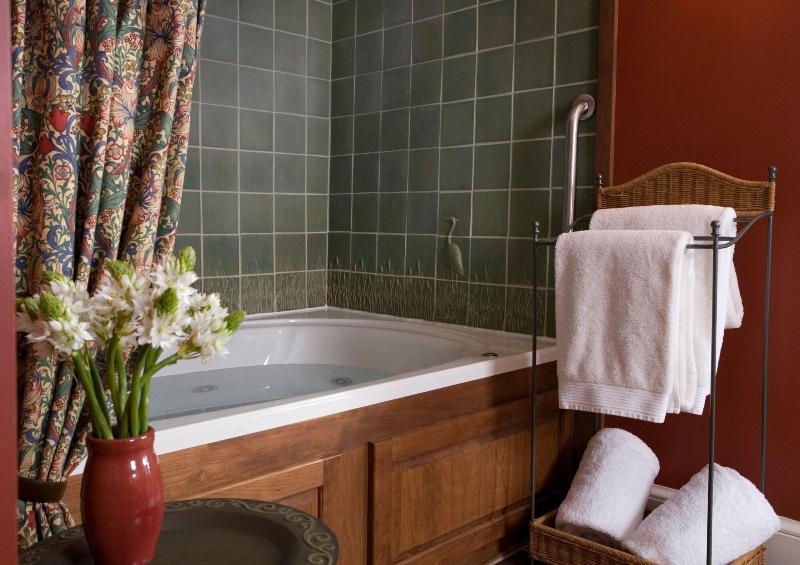 Lake Pointe Inn image