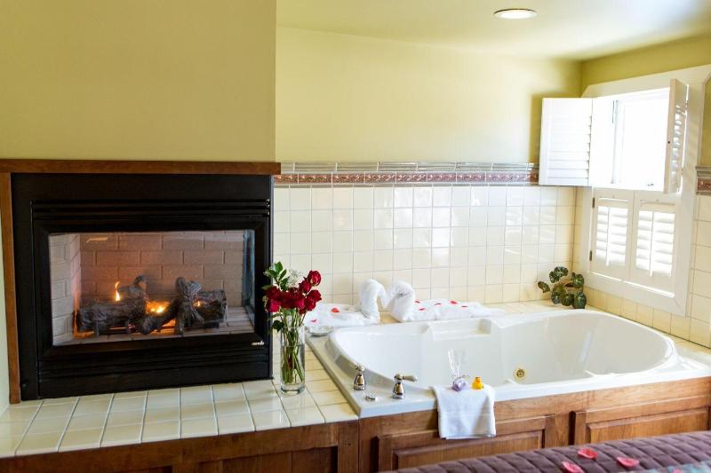 Lake Pointe Inn image