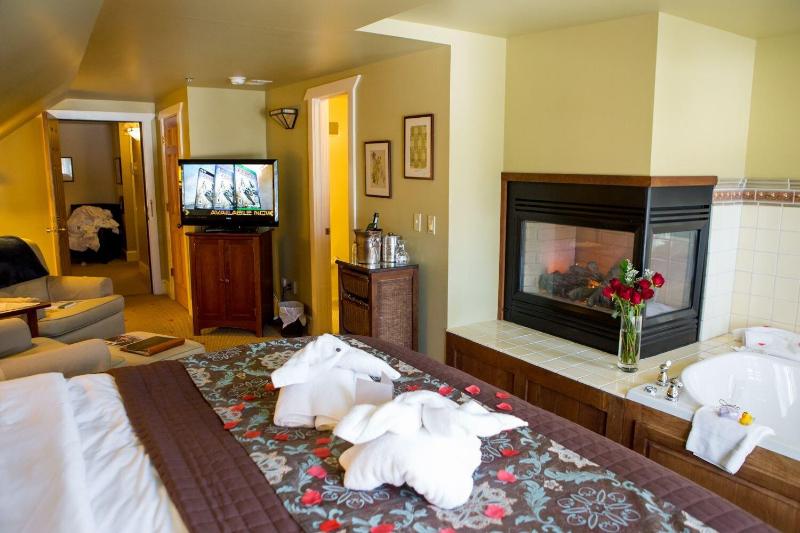 Lake Pointe Inn image