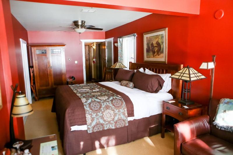 Lake Pointe Inn image