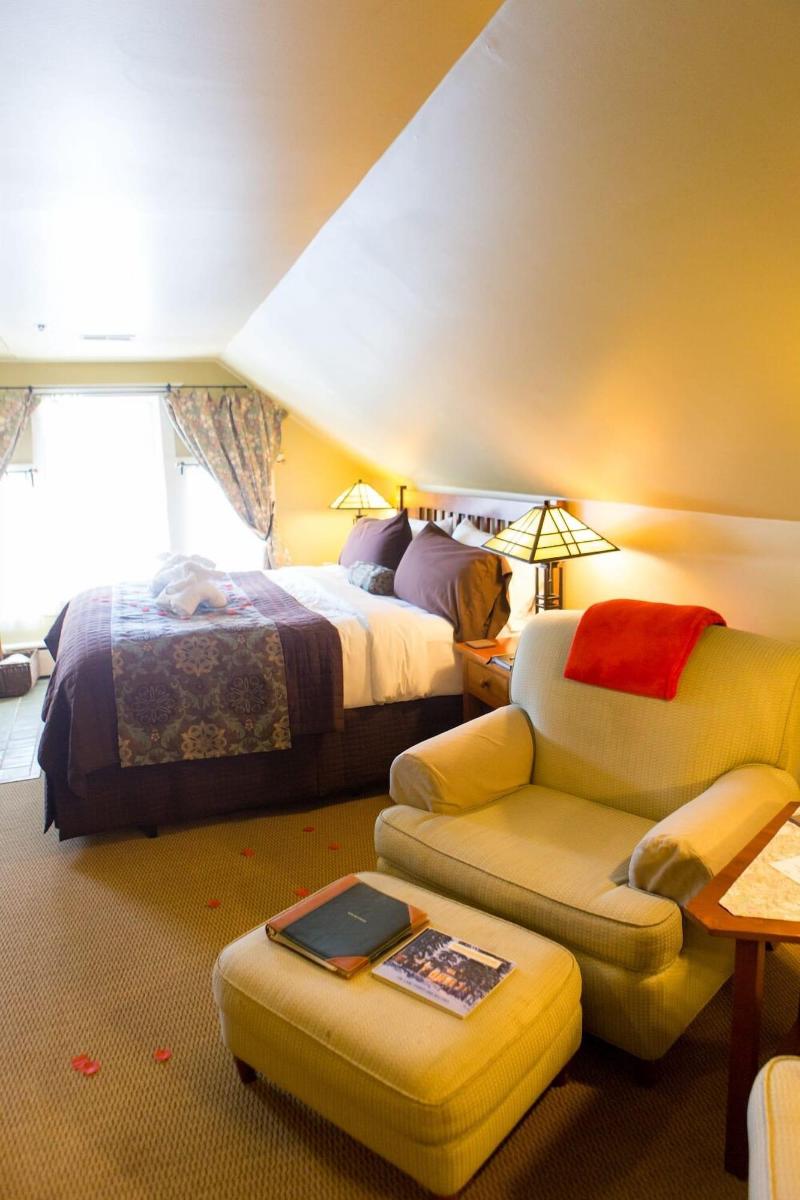 Lake Pointe Inn image