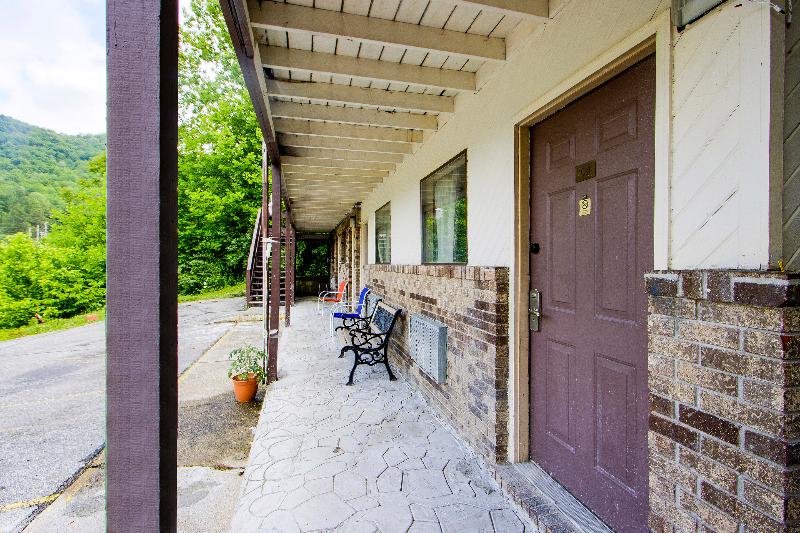 OYO Hotel Chapmanville Inn, WV - Hwy 119 image