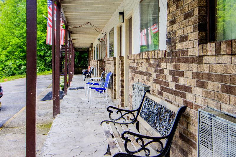 OYO Hotel Chapmanville Inn, WV - Hwy 119 image