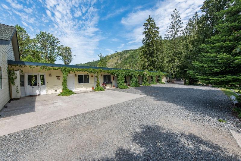 Emerald Valley Inn image