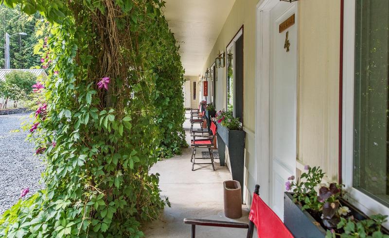 Emerald Valley Inn image