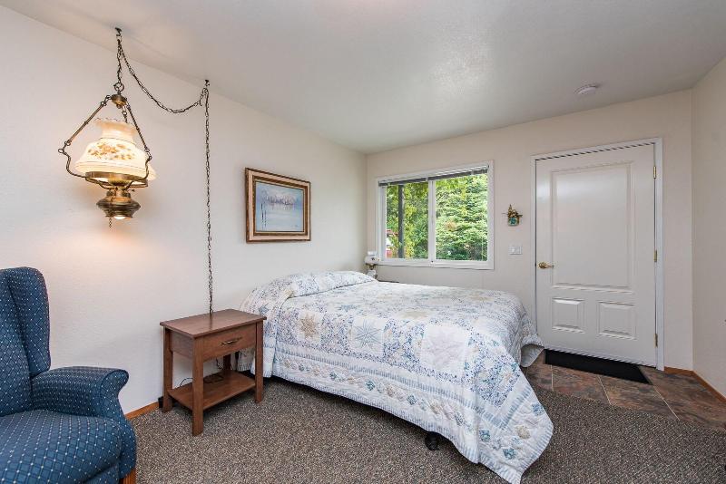 Emerald Valley Inn image
