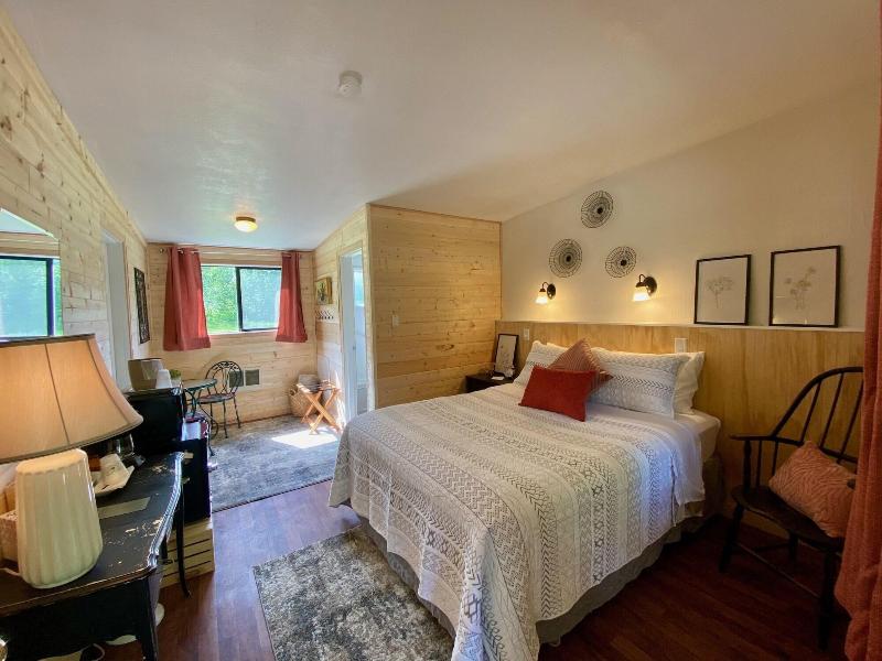Emerald Valley Inn image