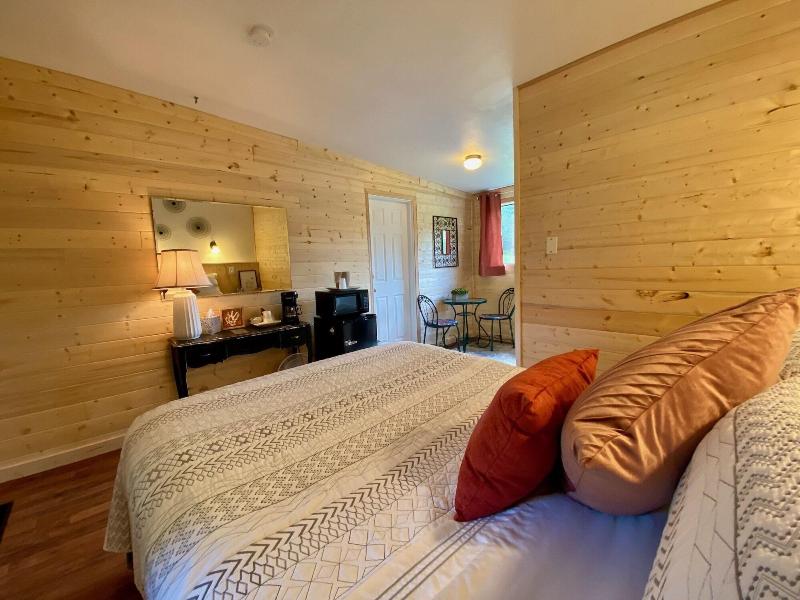 Emerald Valley Inn image