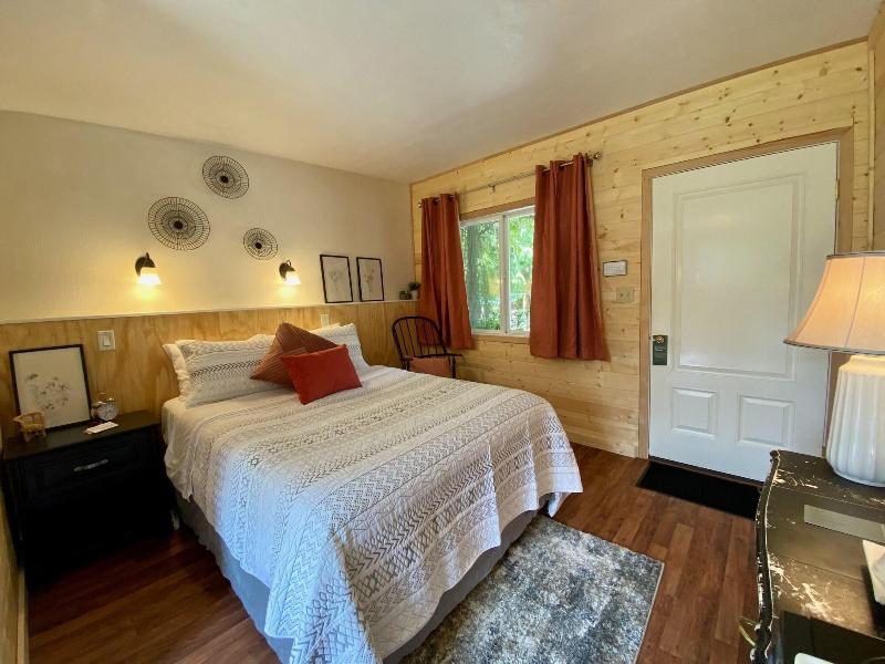 Emerald Valley Inn image