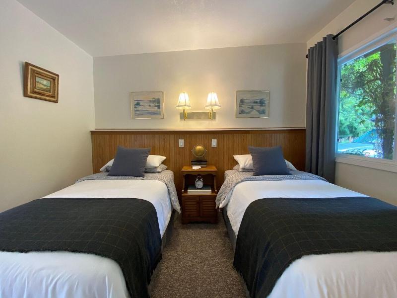 Emerald Valley Inn image