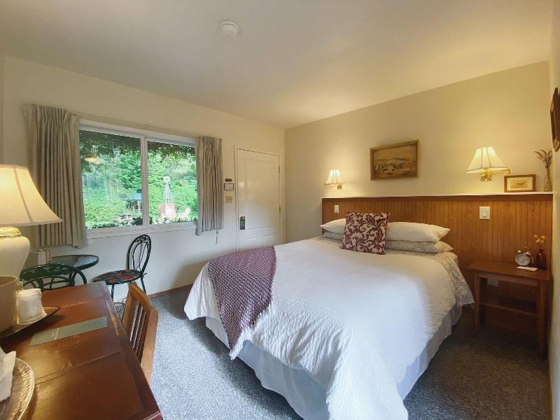 Emerald Valley Inn image