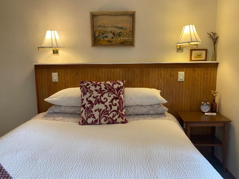 Emerald Valley Inn image
