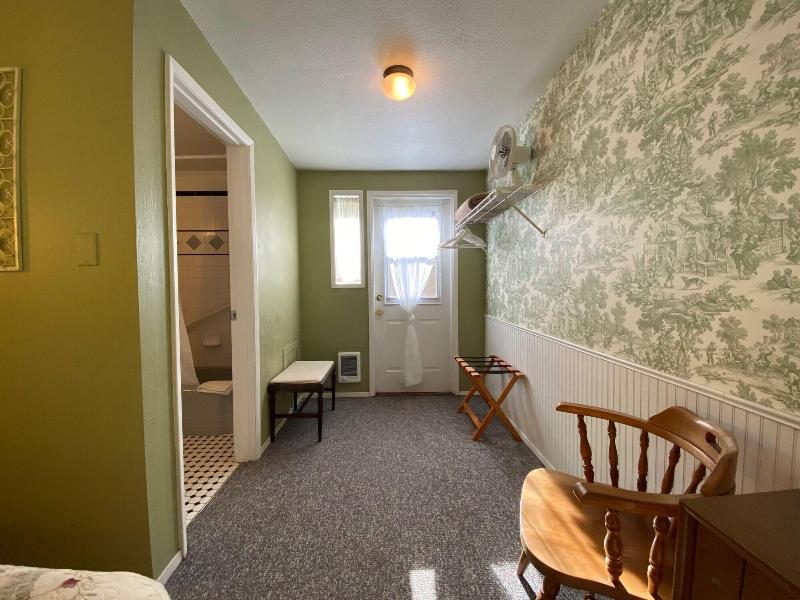 Emerald Valley Inn image