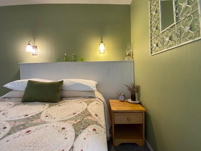 Emerald Valley Inn image