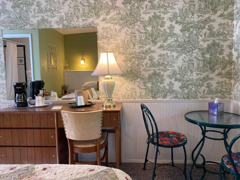 Emerald Valley Inn image