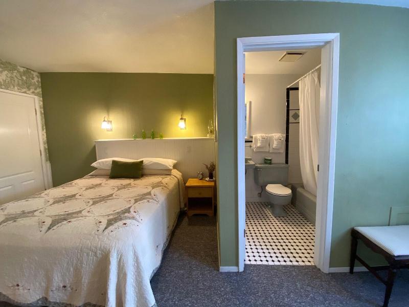 Emerald Valley Inn image