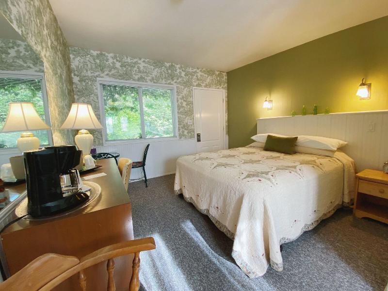 Emerald Valley Inn image