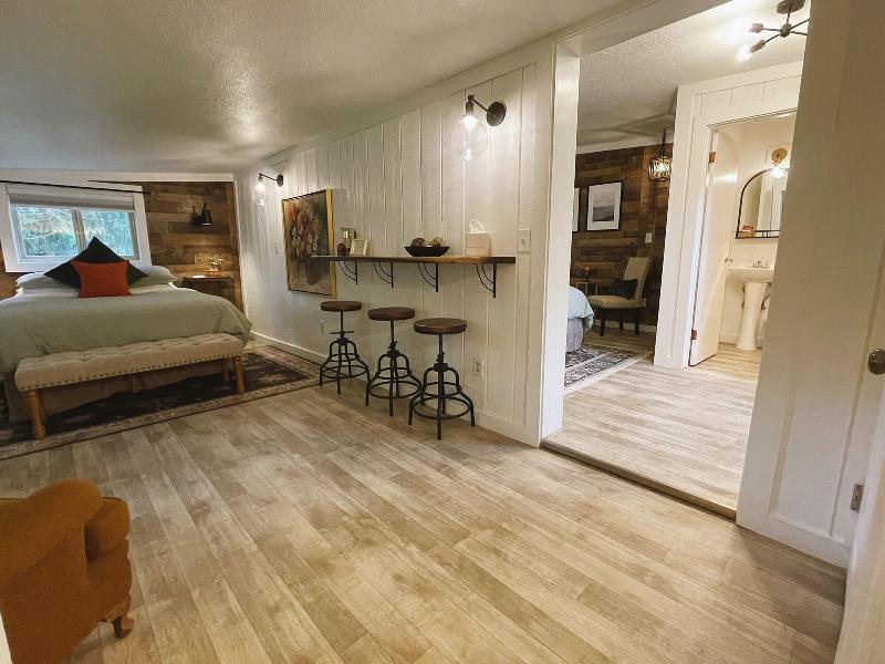 Emerald Valley Inn image
