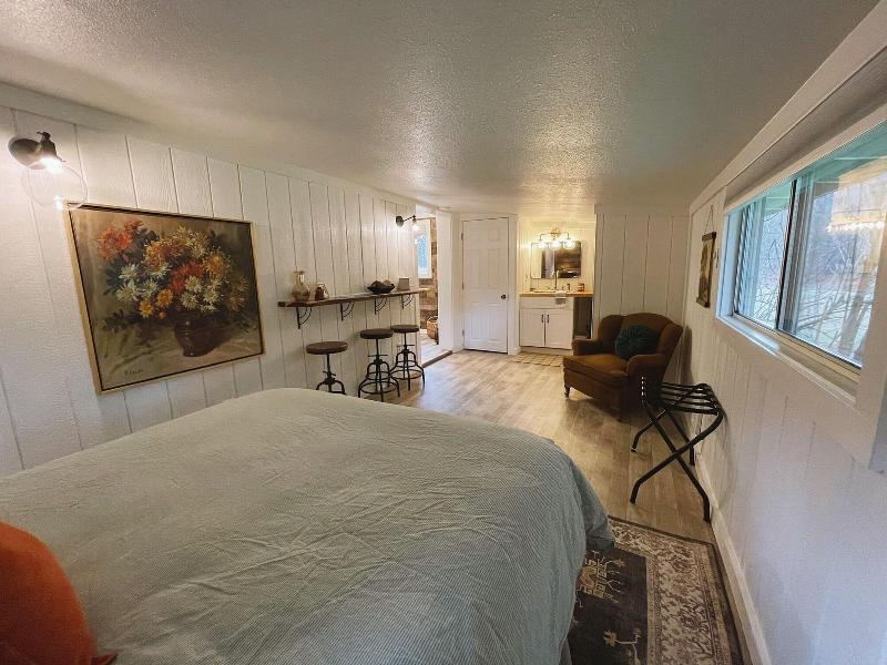 Emerald Valley Inn image