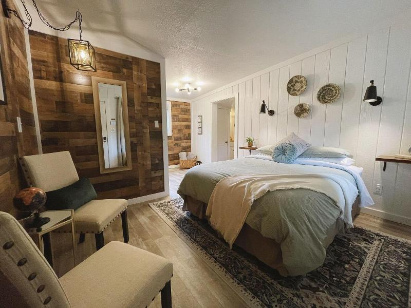 Emerald Valley Inn image