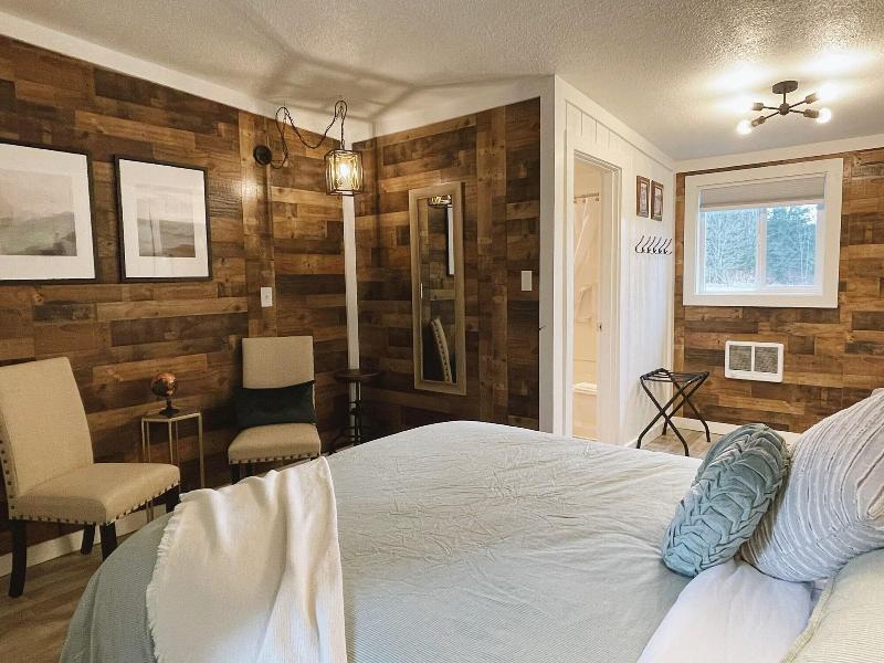 Emerald Valley Inn image