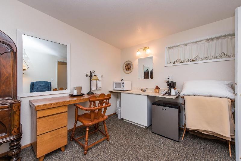 Emerald Valley Inn image