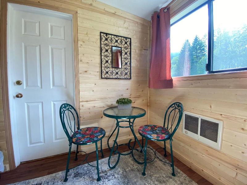 Emerald Valley Inn image