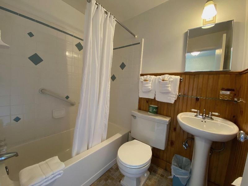 Emerald Valley Inn image