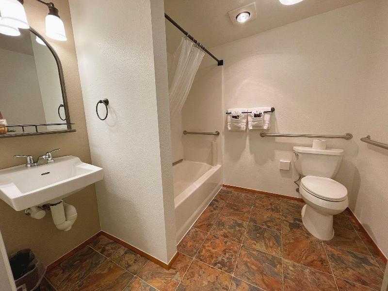 Emerald Valley Inn image