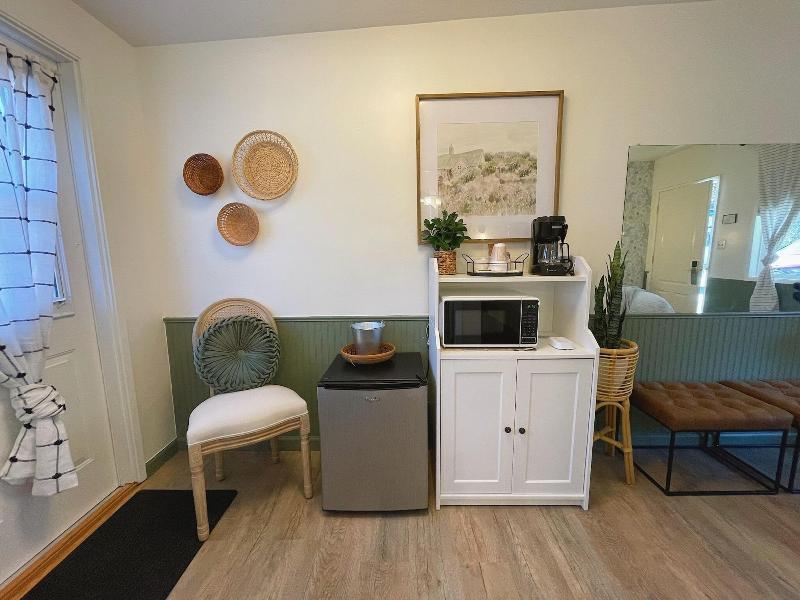 Emerald Valley Inn image