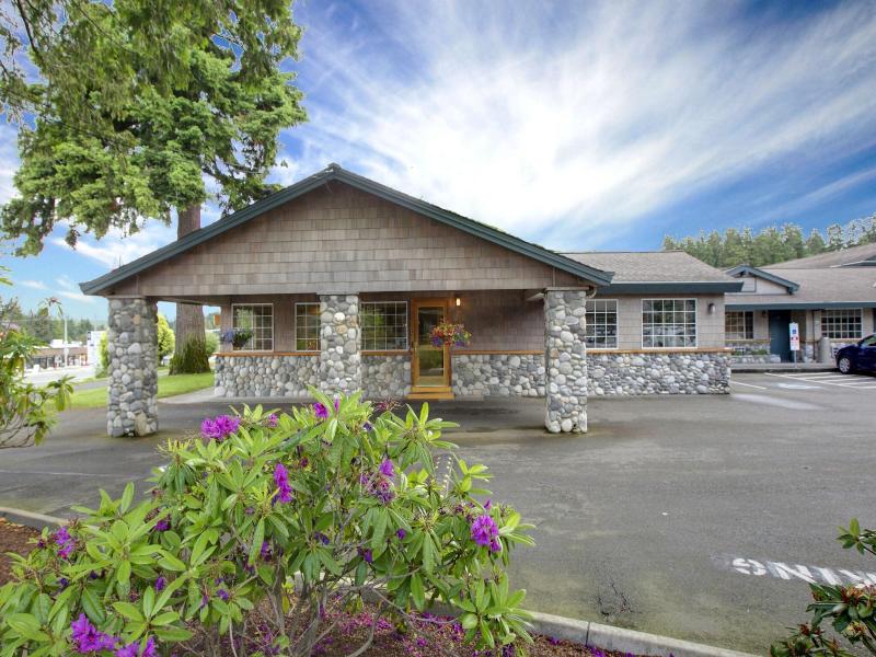 Poulsbo Inn & Suites image