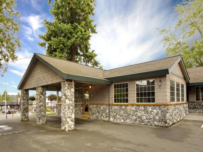 Poulsbo Inn & Suites image