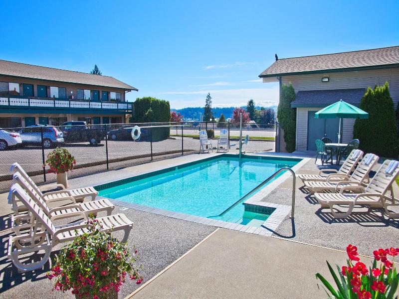 Poulsbo Inn & Suites image