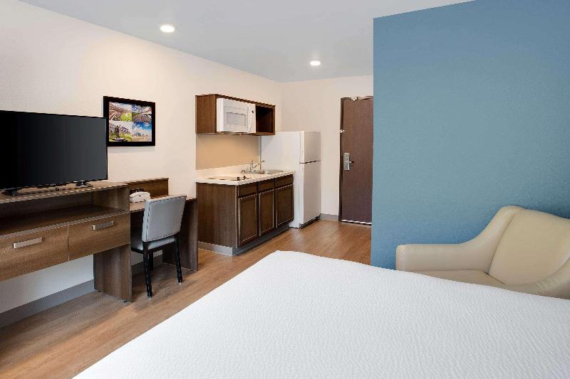 WoodSpring Suites Daytona Beach Int'l Speedway image