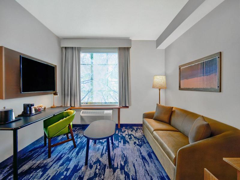 Fairfield Inn & Suites Orlando at FLAMINGO CROSSIN image
