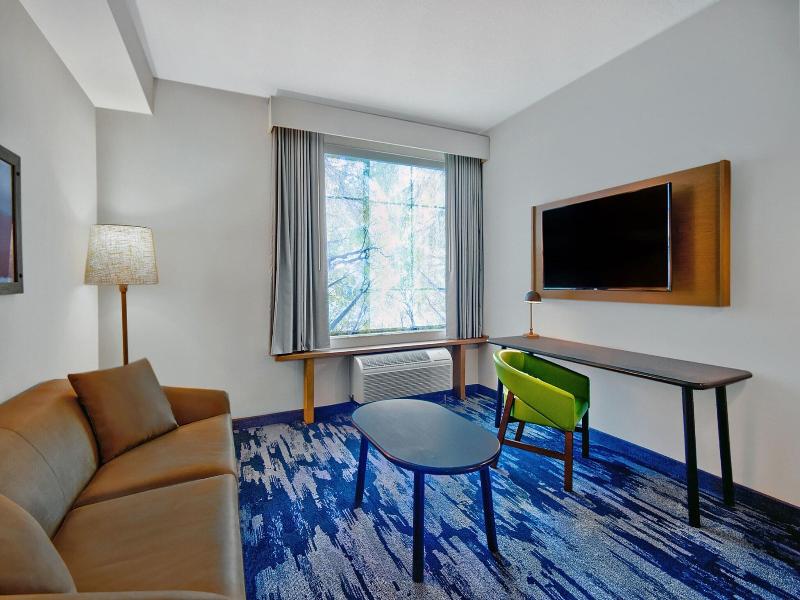 Fairfield Inn & Suites Orlando at FLAMINGO CROSSIN image