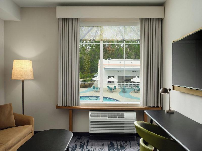 Fairfield Inn & Suites Orlando at FLAMINGO CROSSIN image