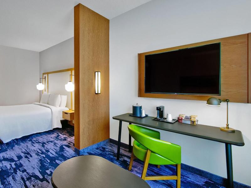 Fairfield Inn & Suites Orlando at FLAMINGO CROSSIN image
