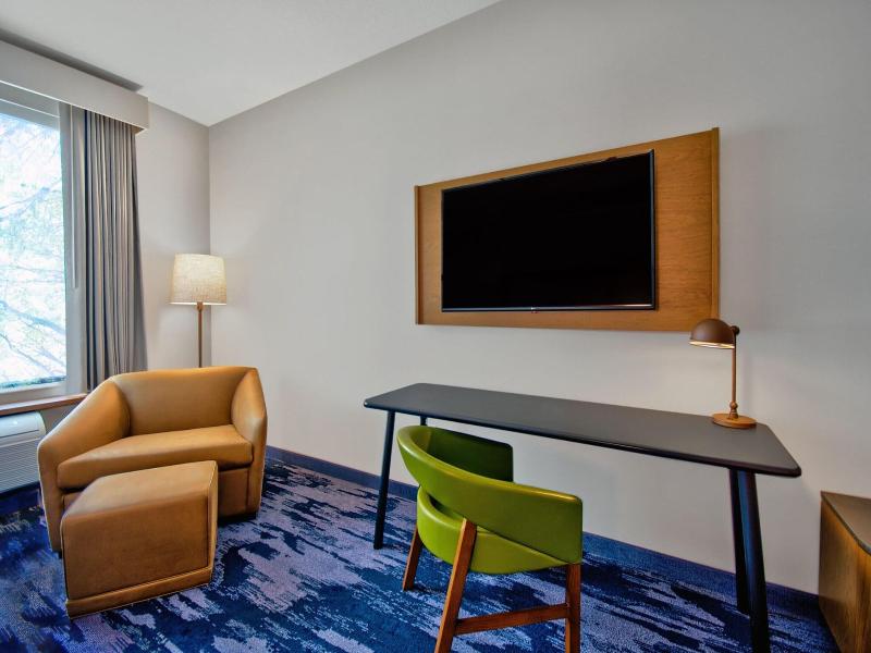 Fairfield Inn & Suites Orlando at FLAMINGO CROSSIN image