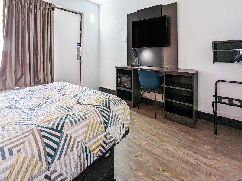 Motel 6 Chicopee, Ma - Springfield GA image