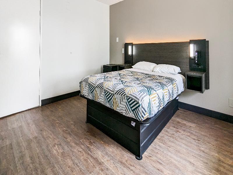Motel 6 Chicopee, Ma - Springfield GA image