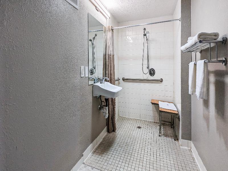 Motel 6 Chicopee, Ma - Springfield GA image