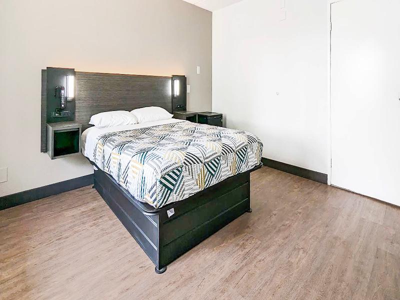 Motel 6 Chicopee, Ma - Springfield GA image