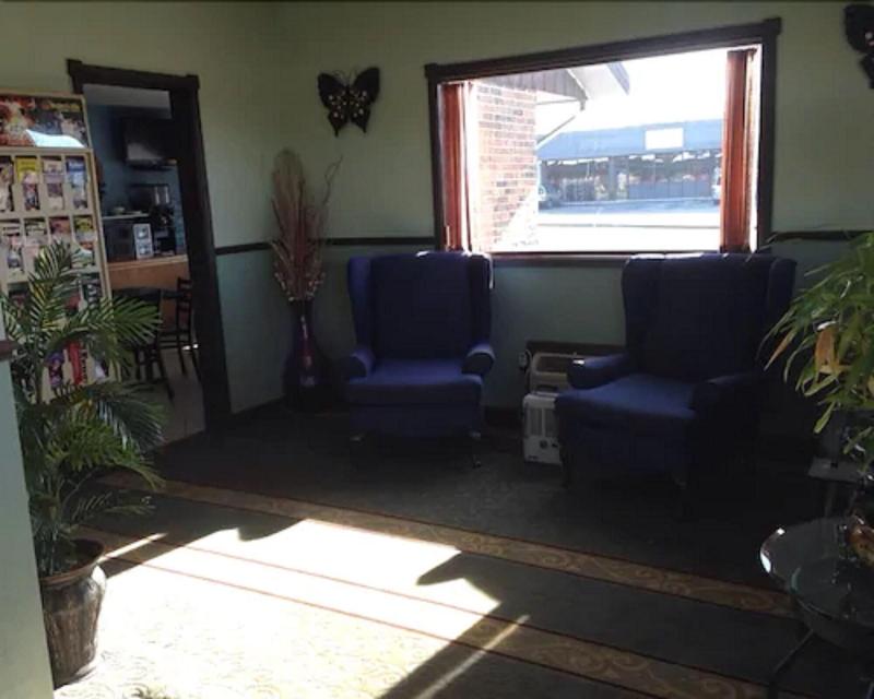 Royal Inn & Suites image
